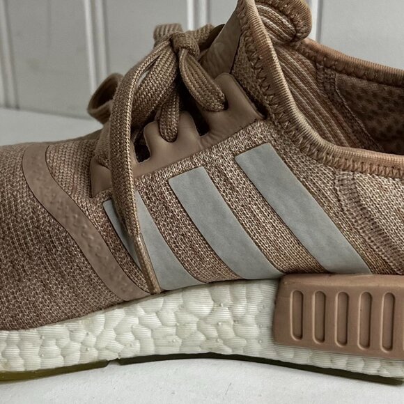 Adidas NMD R1 Chalk Pearl/ Pink Salmon Women's Size 9 CQ 2012 Running 2017 -BB3 - Picture 5 of 7
